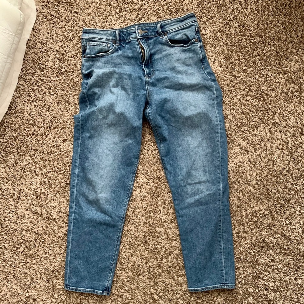 SIZE 10 AMERICAN EAGLE MOM JEAN
